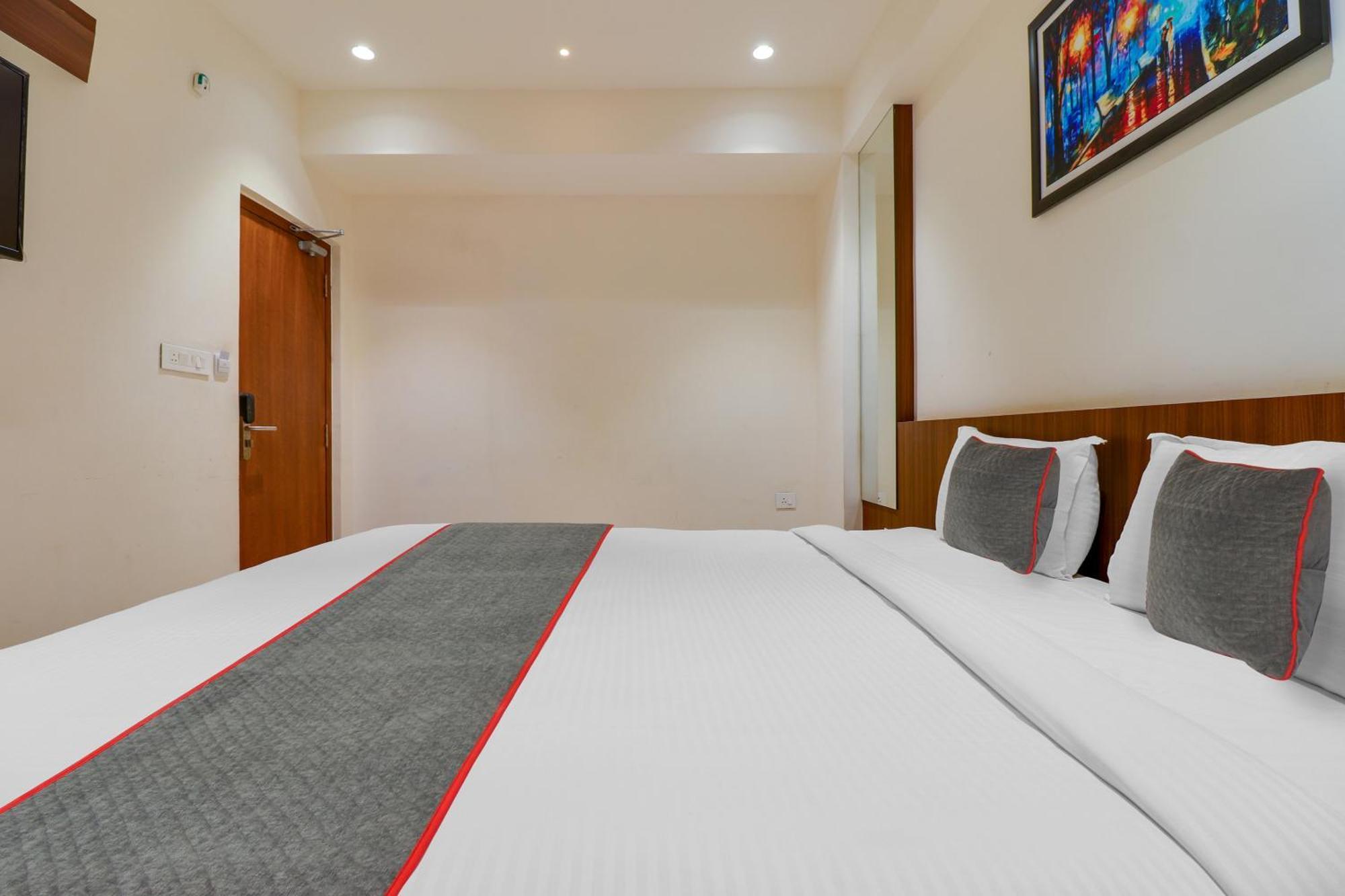 Super Townhouse Rcc Lamps Hotel Визакхапатнам Екстериор снимка