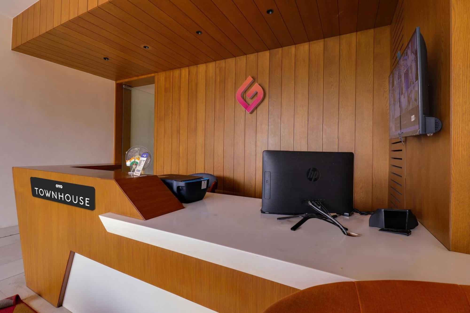 Super Townhouse Rcc Lamps Hotel Визакхапатнам Екстериор снимка