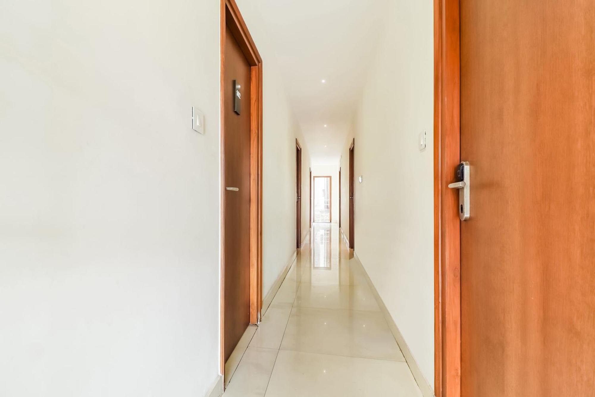 Super Townhouse Rcc Lamps Hotel Визакхапатнам Екстериор снимка