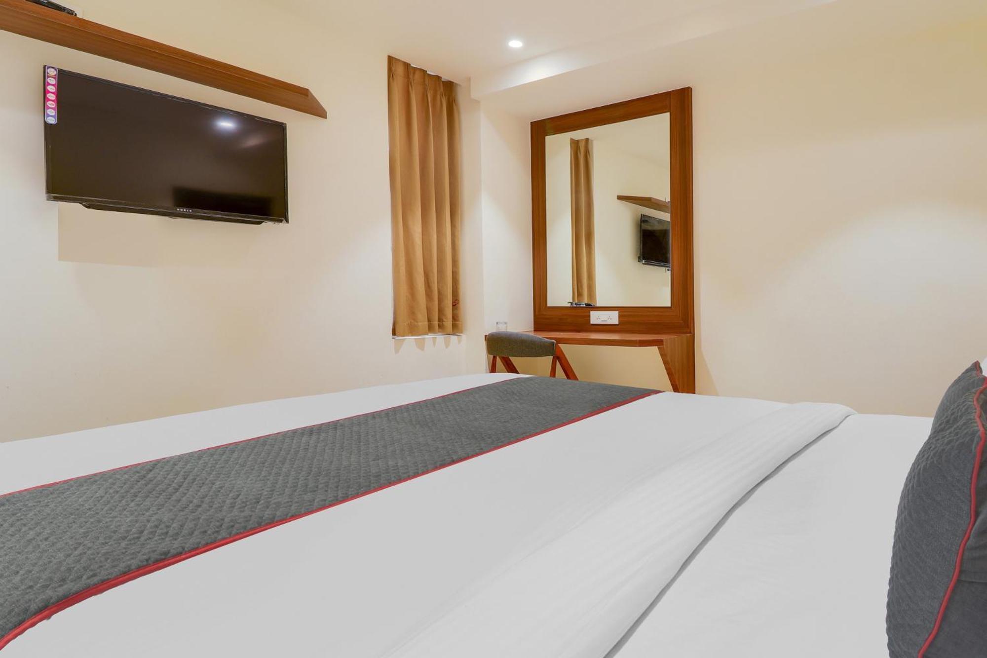 Super Townhouse Rcc Lamps Hotel Визакхапатнам Екстериор снимка
